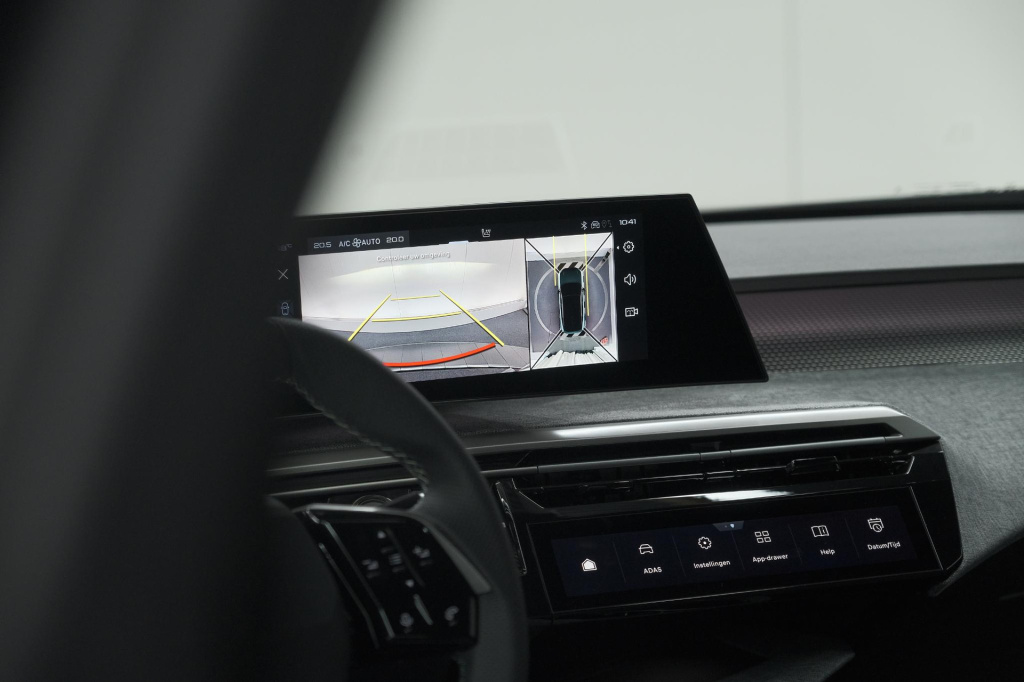 Peugeot E-3008