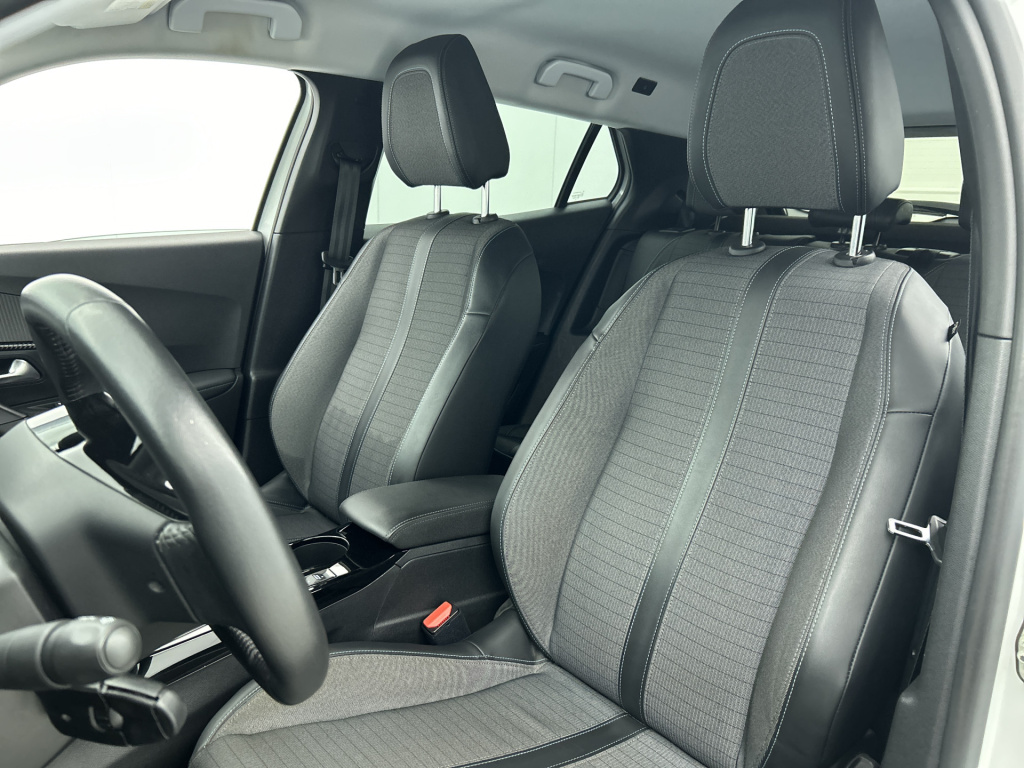 Peugeot E-2008