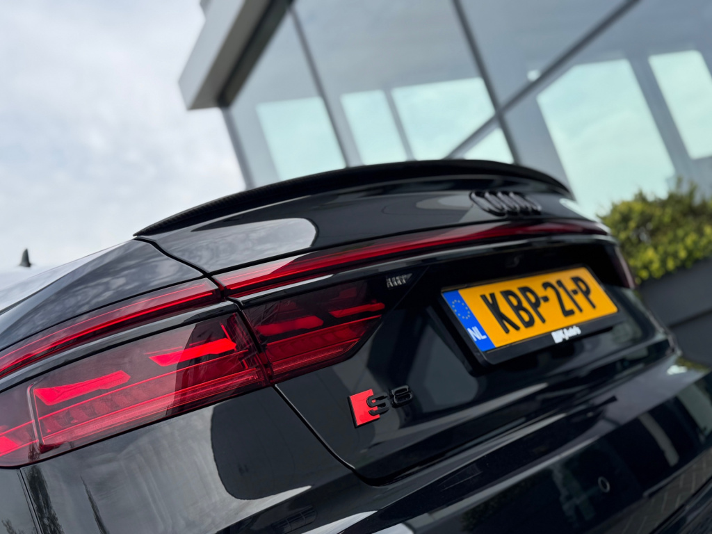 Audi S8