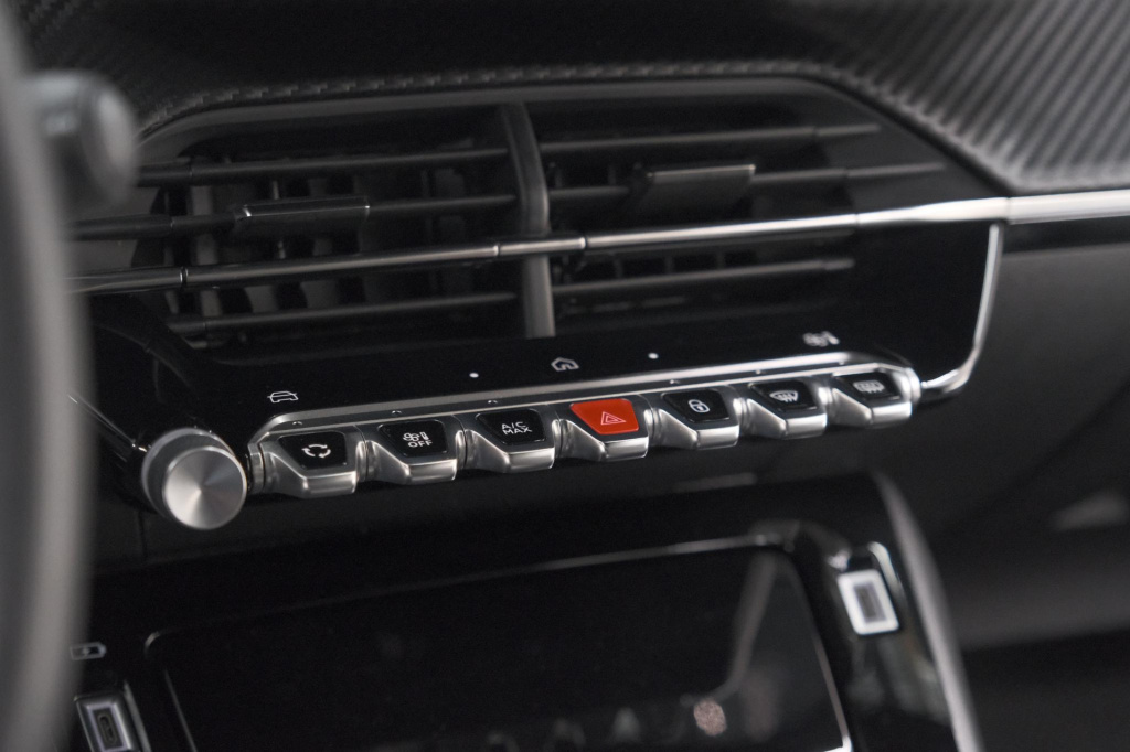 Peugeot E-2008