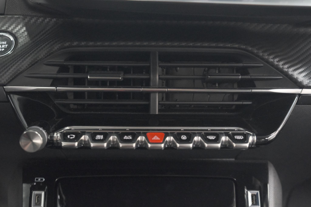 Peugeot E-2008