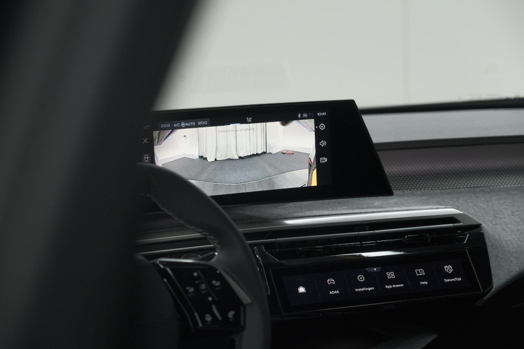 Peugeot E-3008