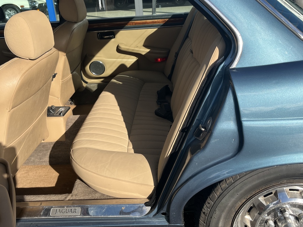 Jaguar Xj