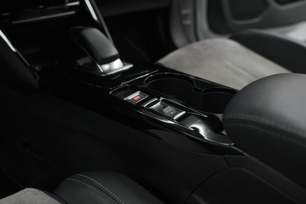 Peugeot E-2008
