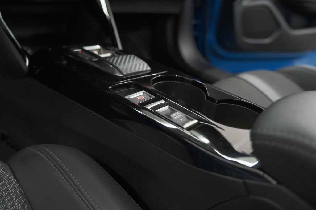 Peugeot E-2008