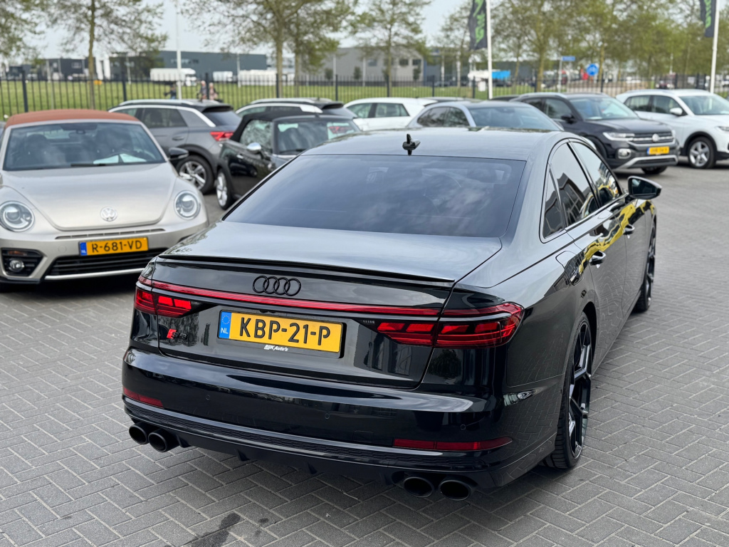 Audi S8