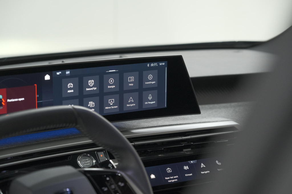 Peugeot E-3008