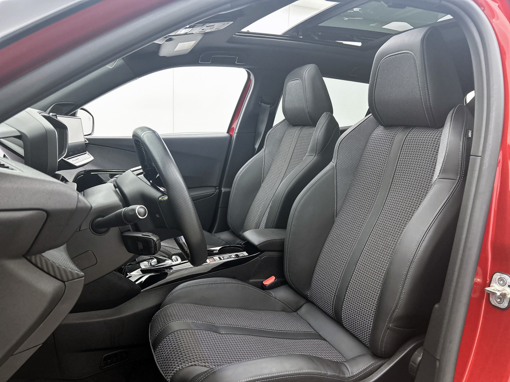 Peugeot E-2008