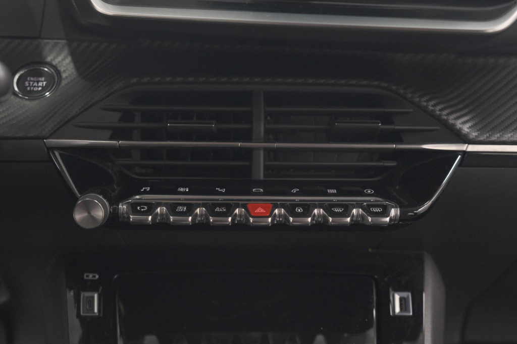 Peugeot E-2008