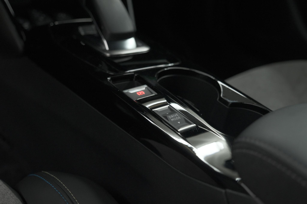 Peugeot E-2008