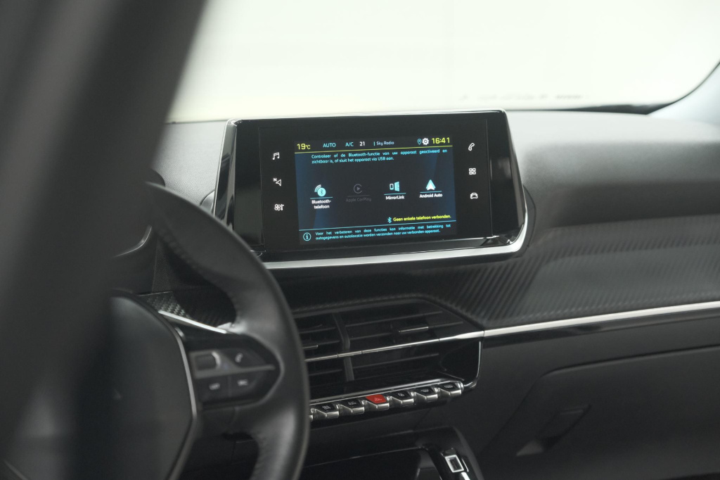 Peugeot E-2008