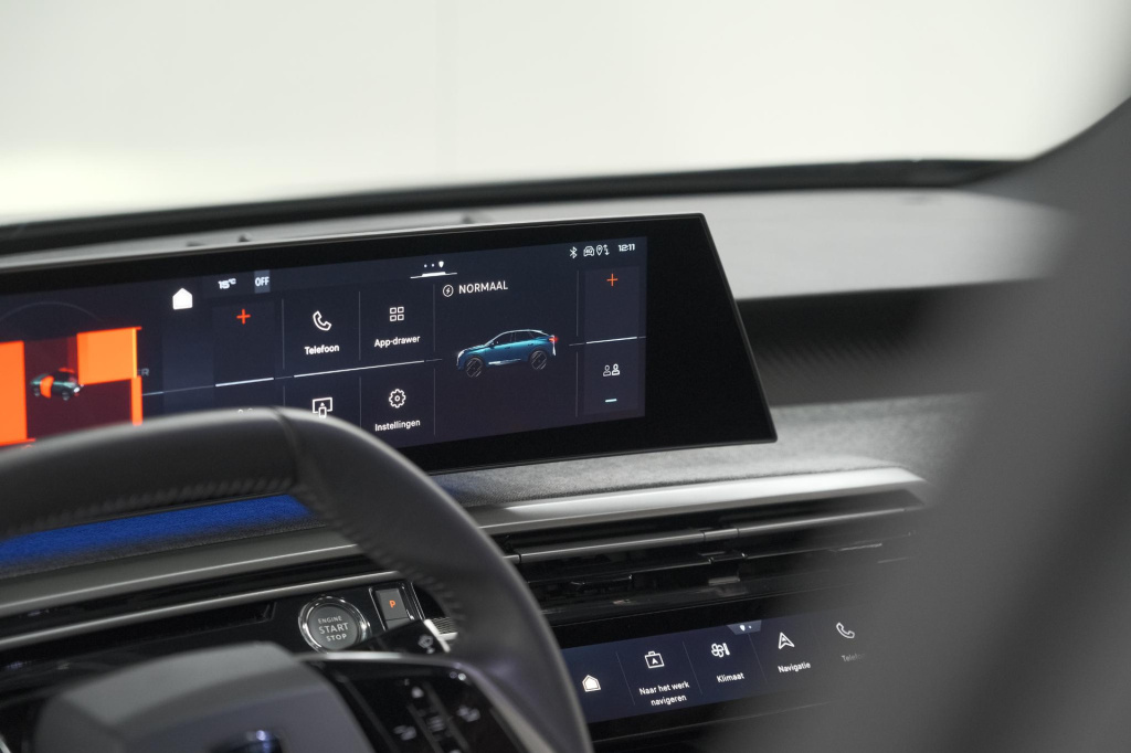 Peugeot E-3008