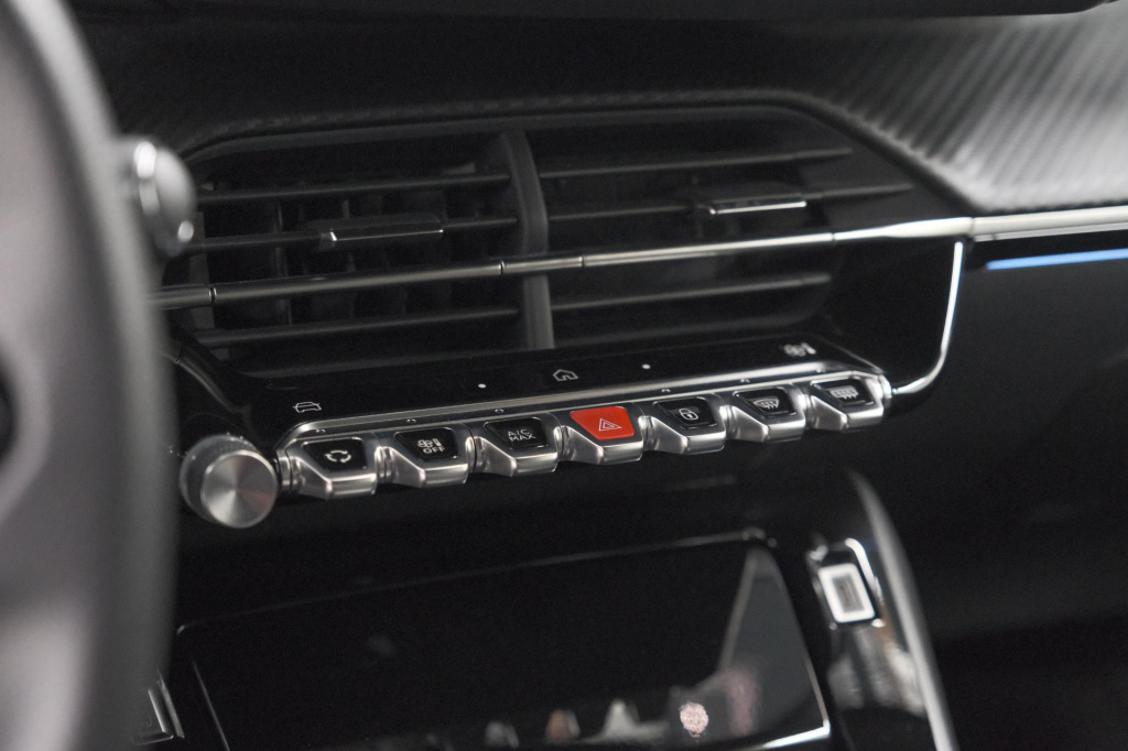 Peugeot E-2008