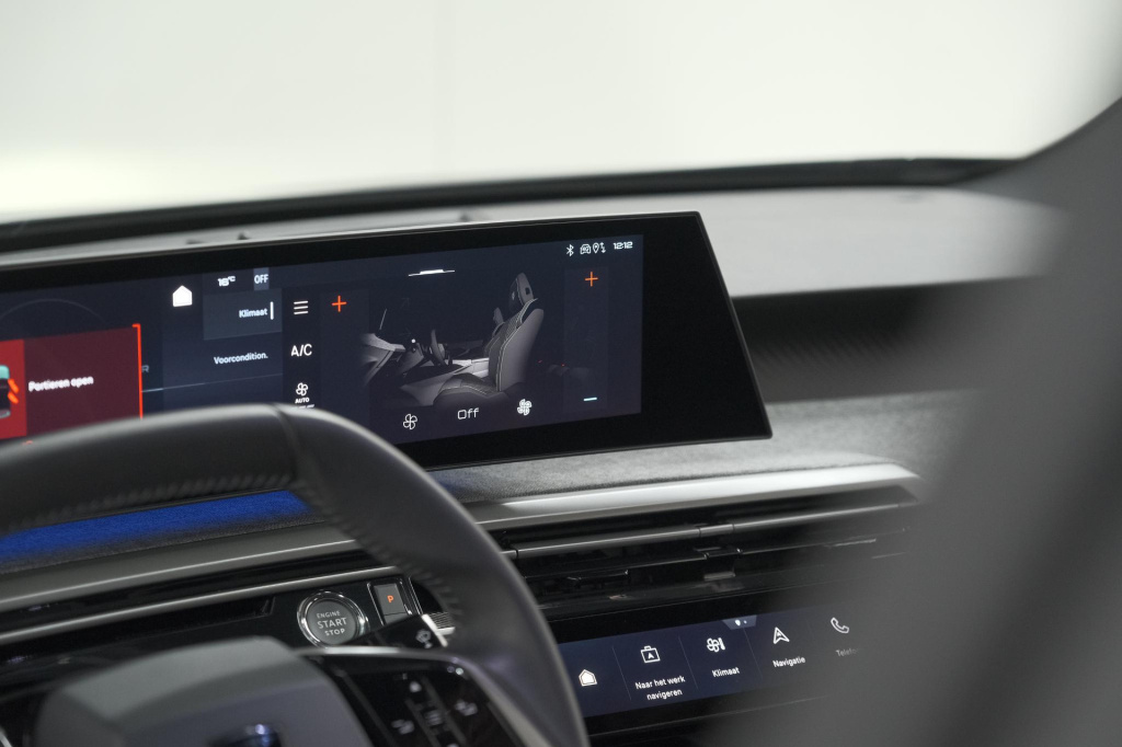 Peugeot E-3008