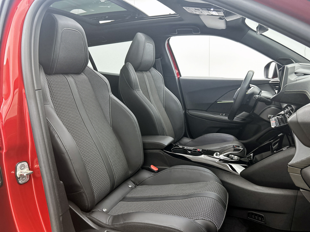 Peugeot E-2008