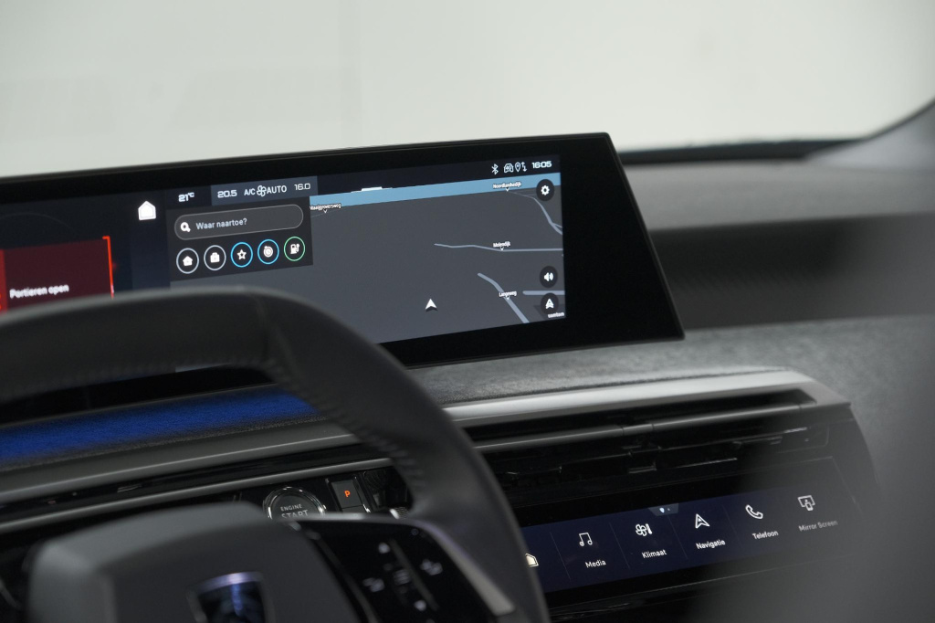 Peugeot E-3008