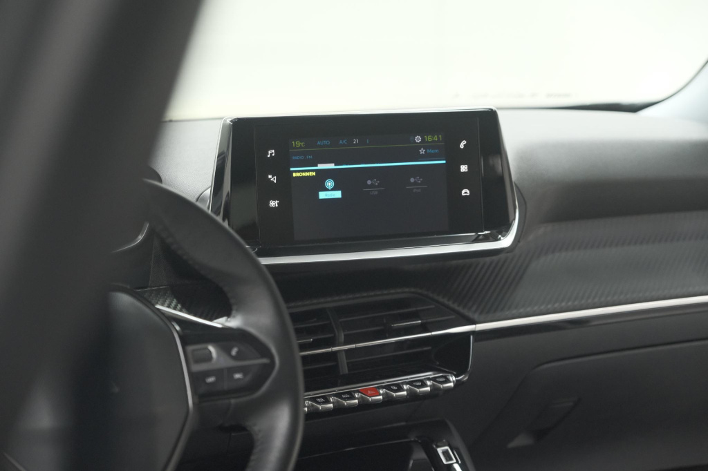 Peugeot E-2008