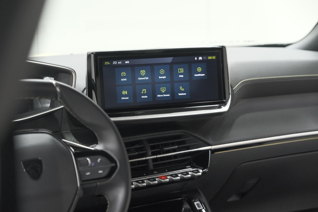 Peugeot E-2008