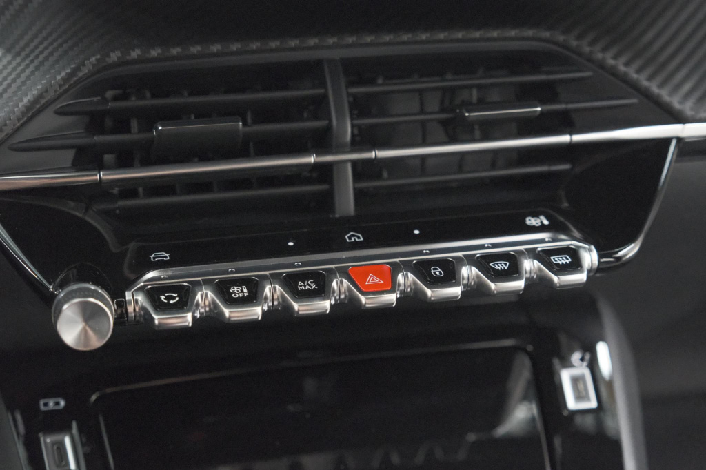 Peugeot E-2008