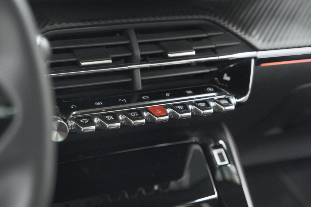 Peugeot E-2008