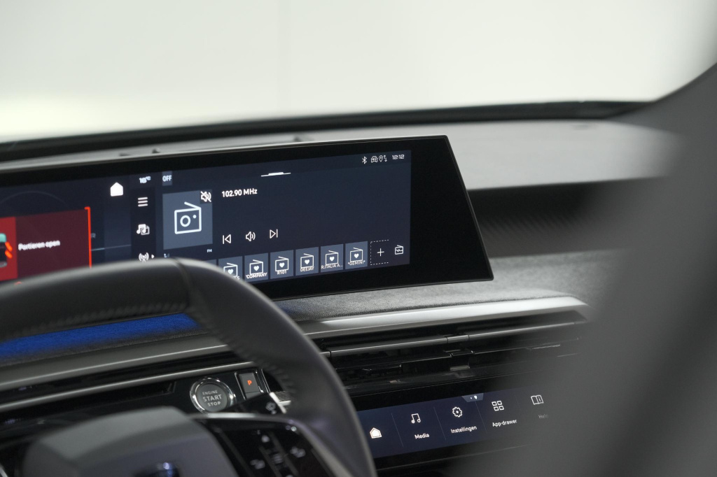 Peugeot E-3008