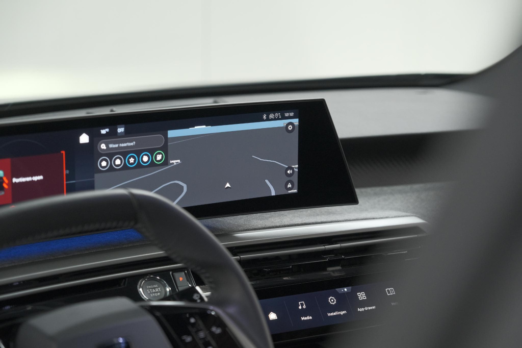 Peugeot E-3008