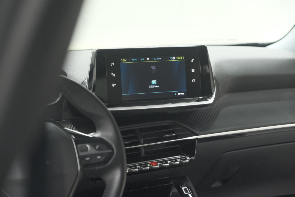 Peugeot E-2008