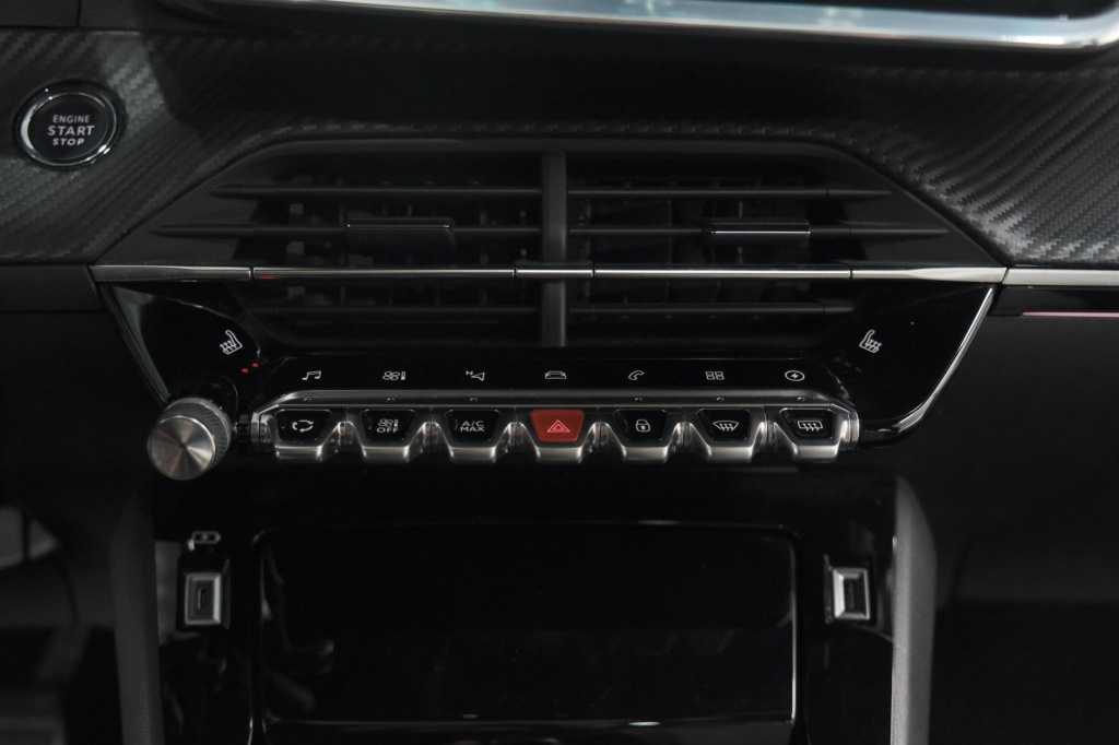 Peugeot E-2008