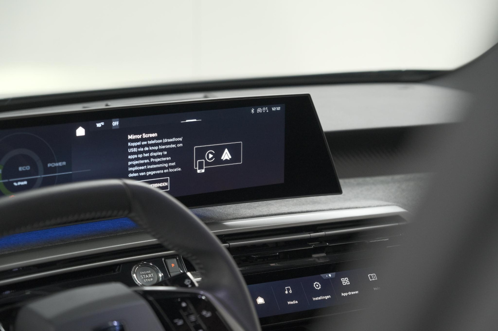 Peugeot E-3008