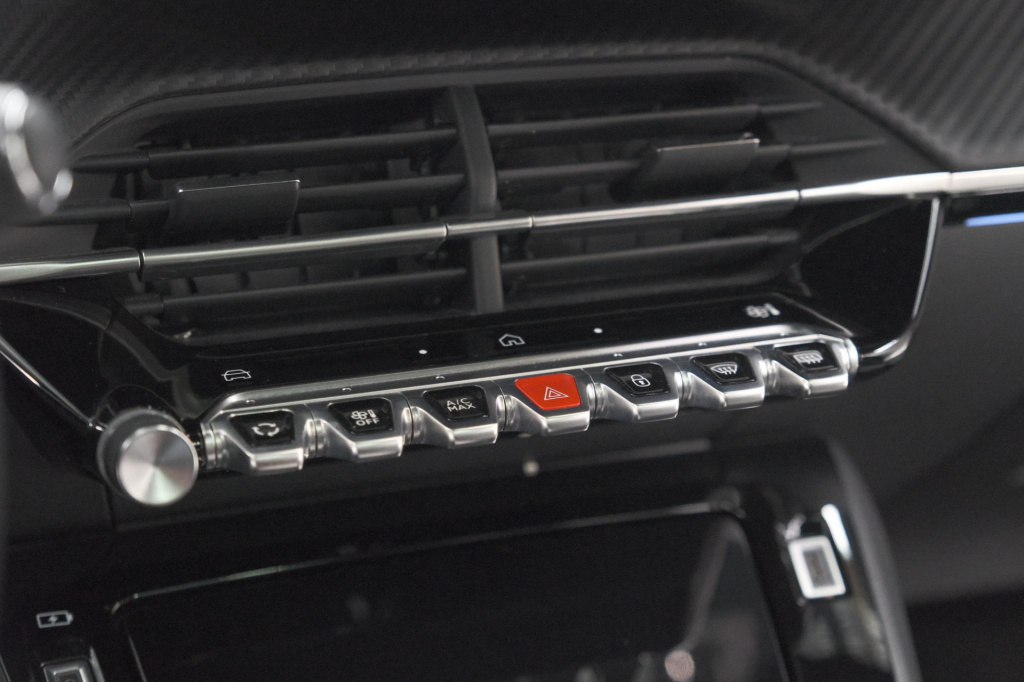 Peugeot E-2008