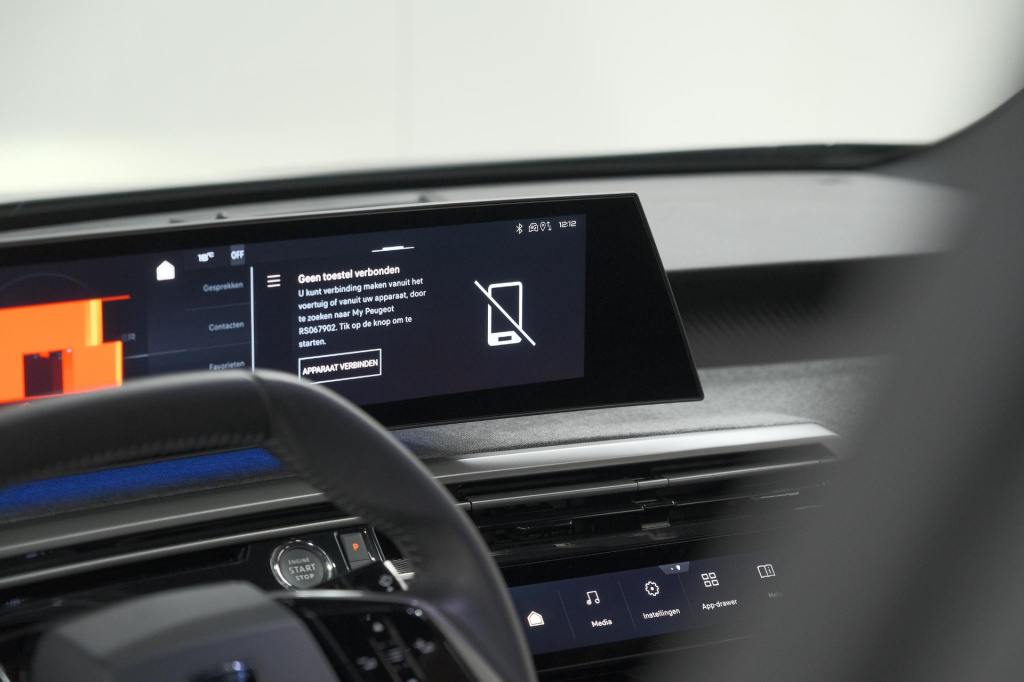 Peugeot E-3008