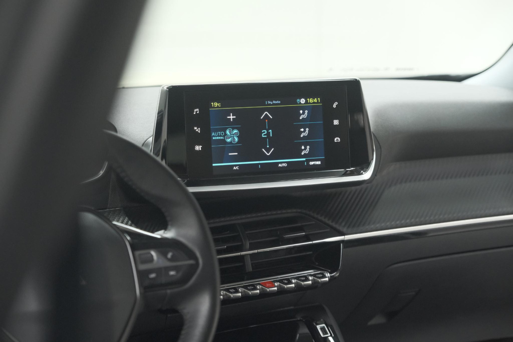 Peugeot E-2008
