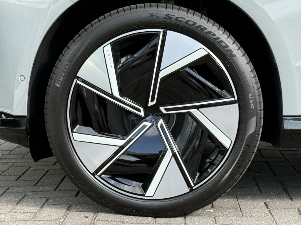 Volvo Ex90