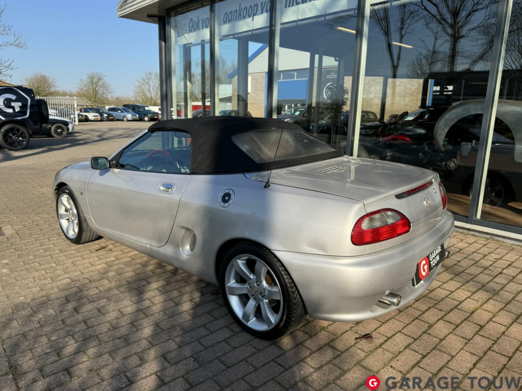 MG F