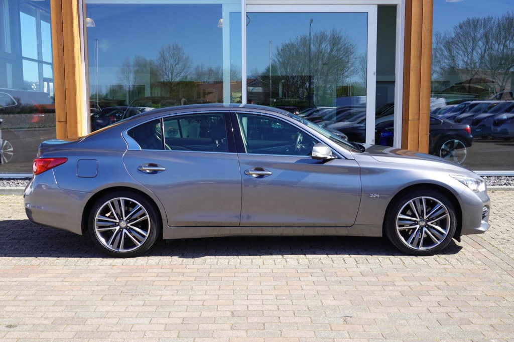 Infiniti Q