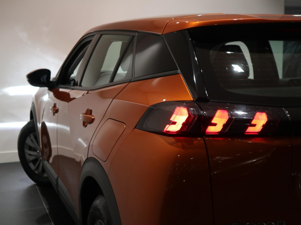 Peugeot E-2008