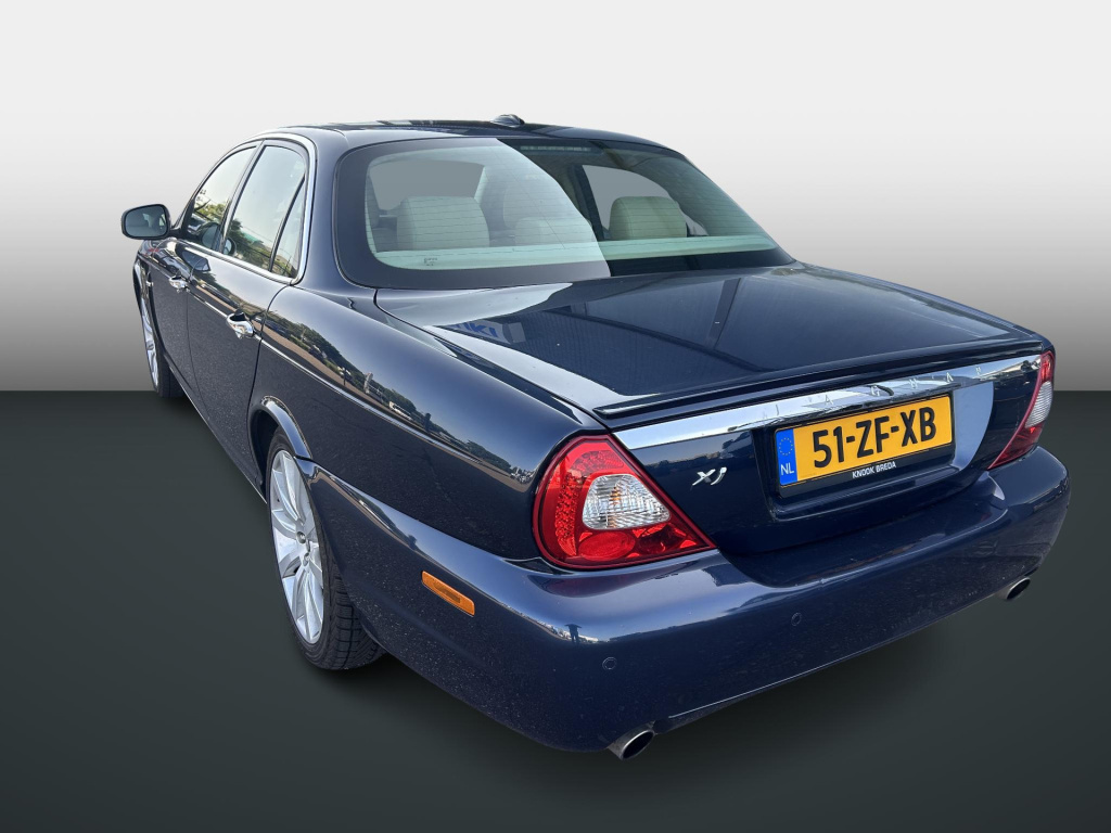 Jaguar Xj