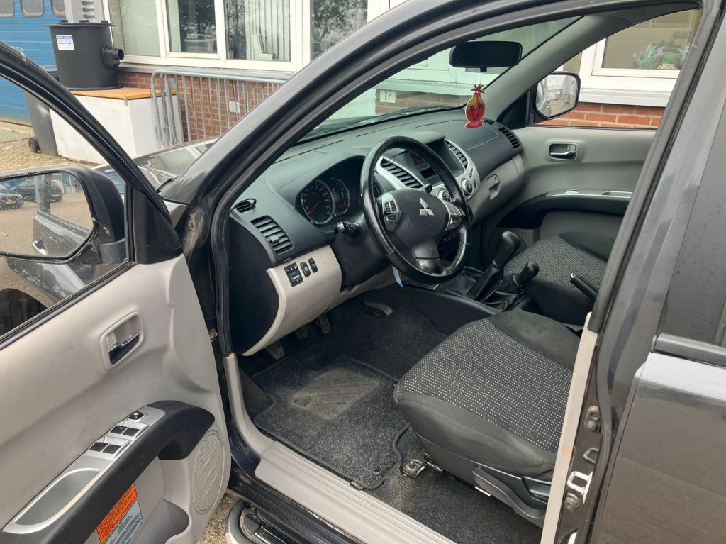 Mitsubishi L200