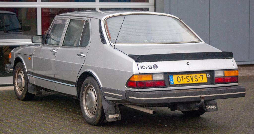 Saab 900