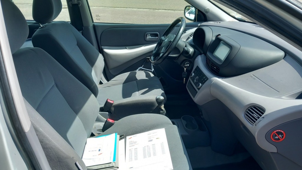 Nissan Almera Tino