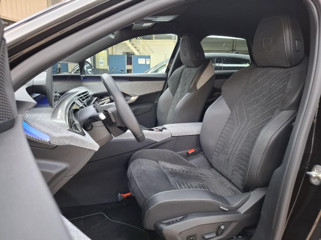Peugeot E-3008