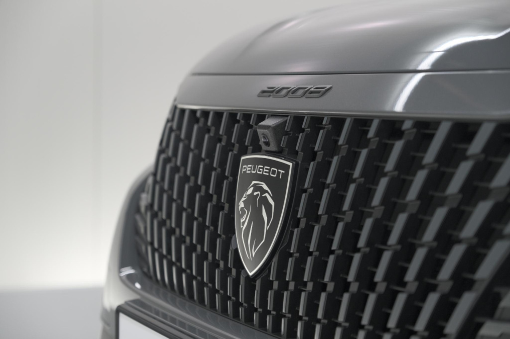 Peugeot E-2008