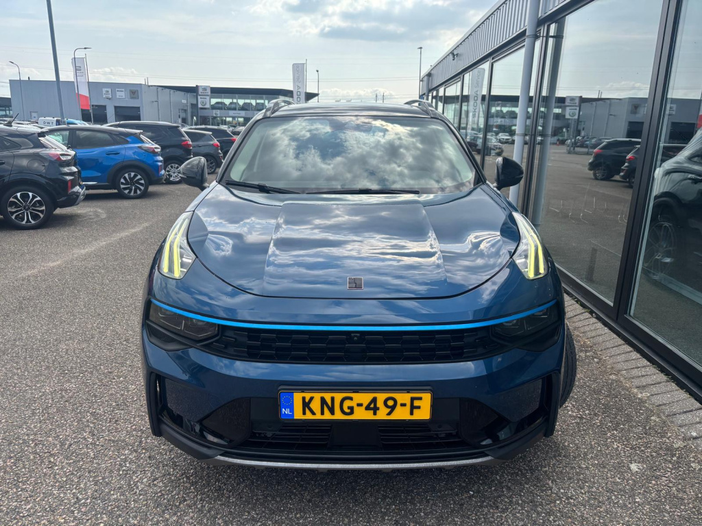 Lynk & Co 01