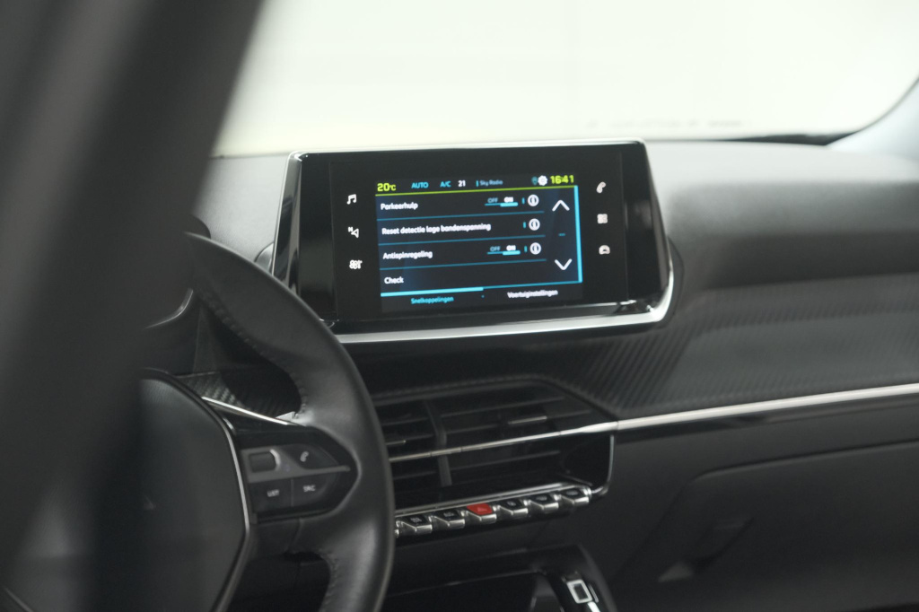 Peugeot E-2008