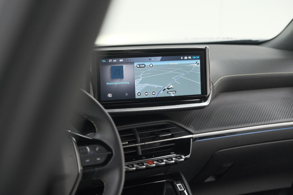 Peugeot E-2008