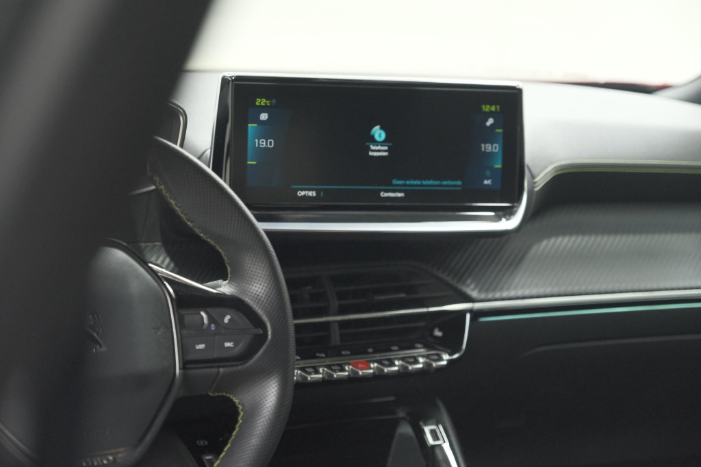 Peugeot E-2008