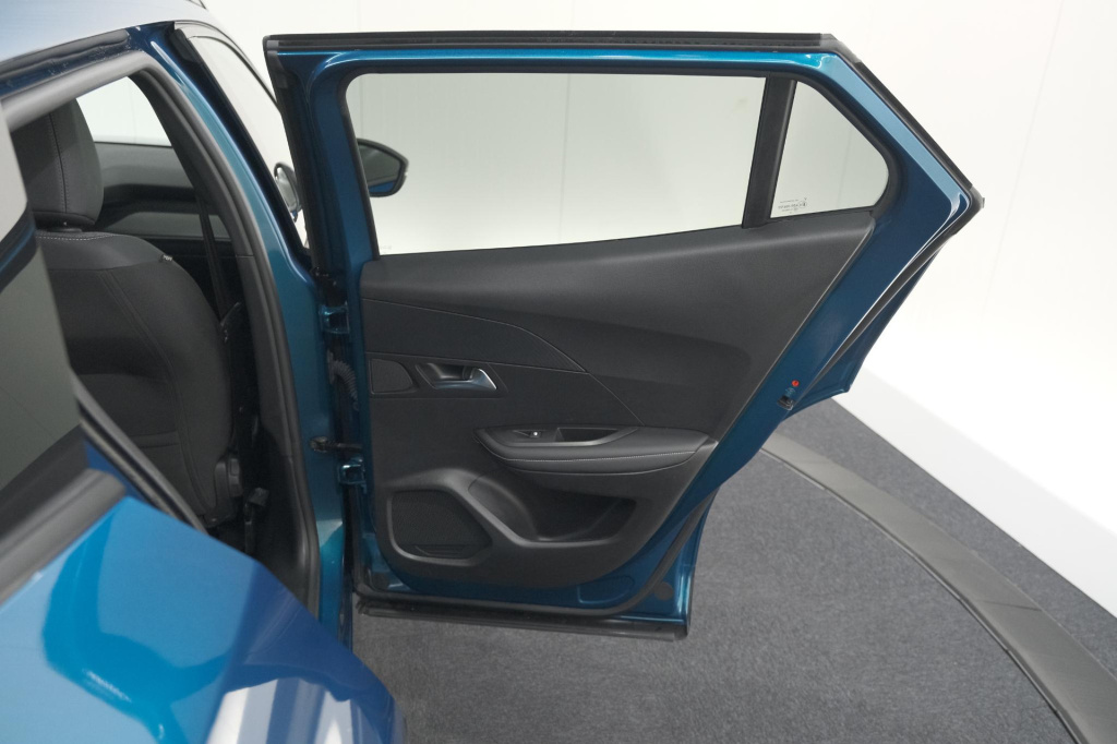 Peugeot E-2008