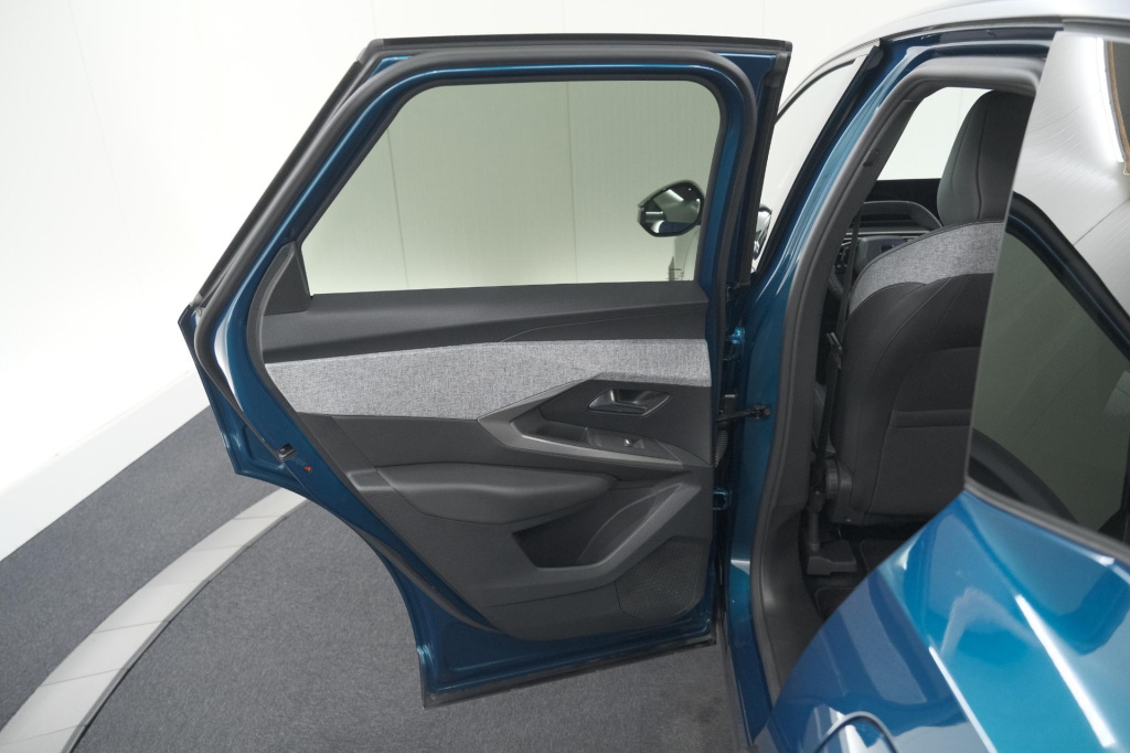 Peugeot E-3008
