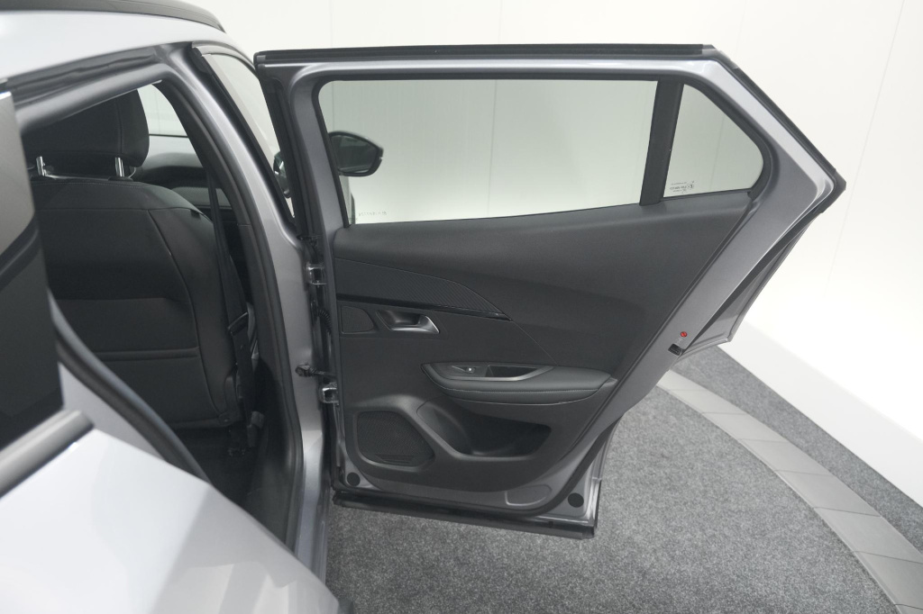 Peugeot E-2008