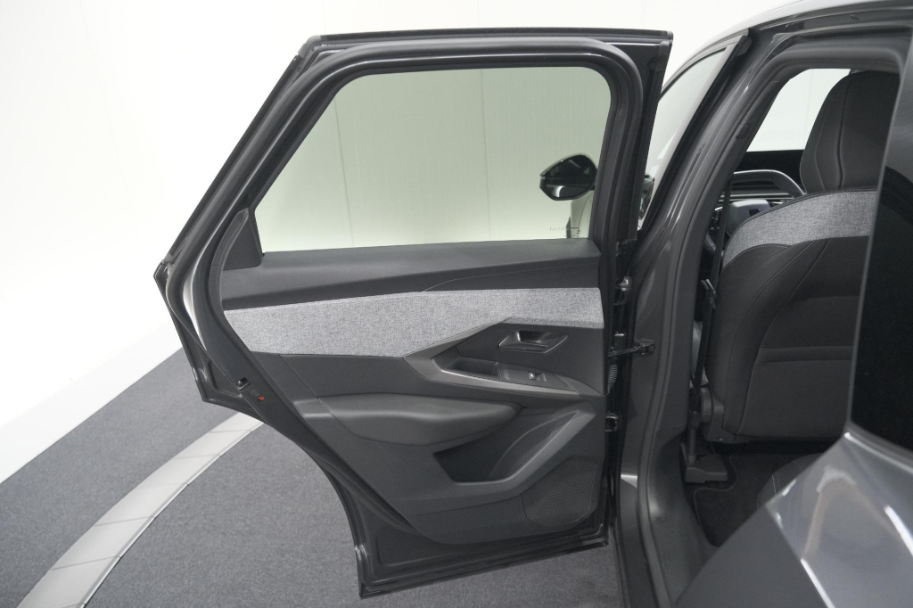 Peugeot E-3008